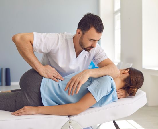 Immagine illustrativa dell’osteopatia e delle tecniche manuali per il benessere e la postura